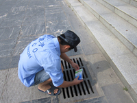 南寧市愛衛(wèi)辦常務副主任檢查創(chuàng)衛(wèi)示范點